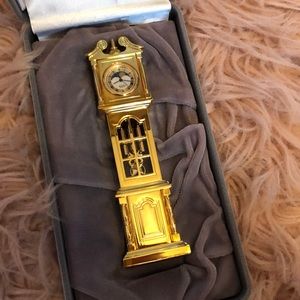 Bulova miniature clock